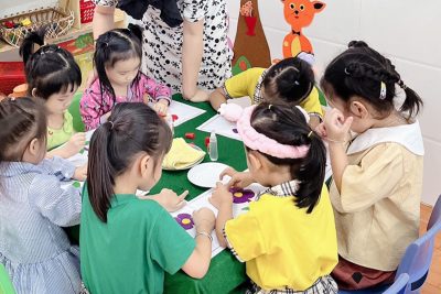 Giờ hoạt động tạo hình của các cháu mẫu giáo 4-5 tuổi tại trường MN Hành Đức!